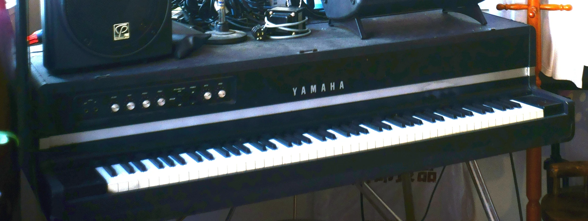 Električni koncertni klavir Yamaha CP-80 s klavijaturom